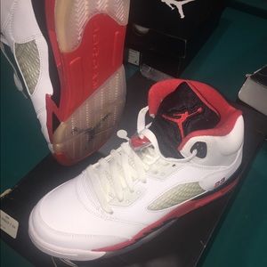 Jordan 5 retro size 7 150$ brand new never worn